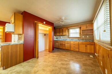 714 E 6th St, Concordia, KS 66901 - photo 5