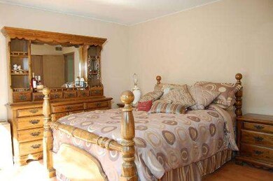 1804 Cambridge Dr, Carpentersville, IL 60110 - photo 5