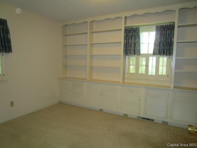 213 Leland Lake Dr, Jacksonville, IL 62650 - photo 5