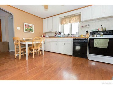Kitchen. Lower unit