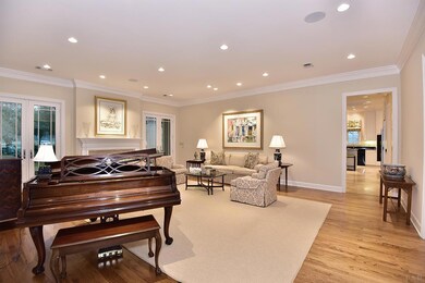 10' CEILINGS, CROWN MOLDING, RECESSED LED LIGHTING