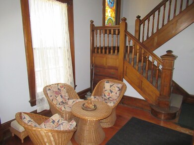 27 Salem St unit 2, Springfield, MA 01105 - photo 3