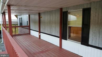 11807 Crystal Falls Dr, Smithsburg, MD 21783 - photo 2