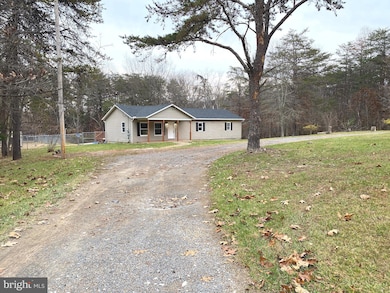 91 Whitetail Dr, Berkeley Springs, WV 25411 - photo 2