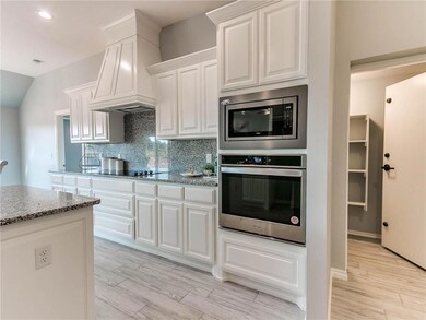 Kitchen: Hard to find a kitchen with 10 upper cabi