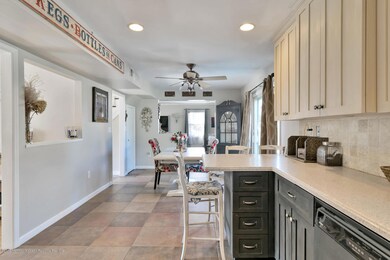 22 Waverly Pl Aberdeen NJ-large-018-4-1F