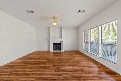 1124 Oaklands Dr, Round Rock, TX 78681 - photo 4