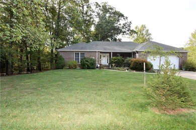 645 N Hickory Hills Dr, Columbus, IN 47201 - photo 2