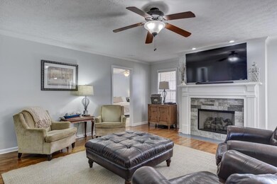 Hardwoods thruout Main traffic, Gas Logs, Option for Mix and Mingle