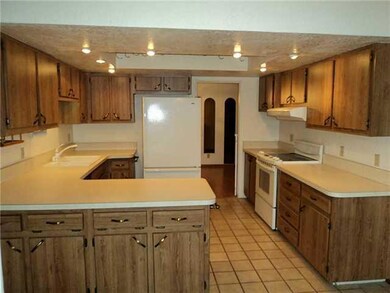 10733 Janway Dr, El Paso, TX 79935 - photo 7