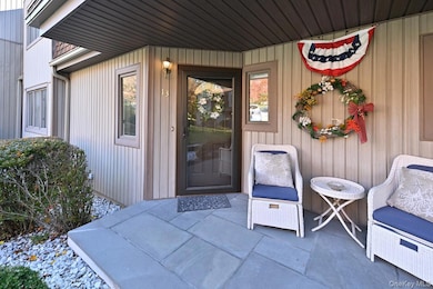 13 Meadowlark Cir unit 8C, Peekskill, NY 10566 - photo 2