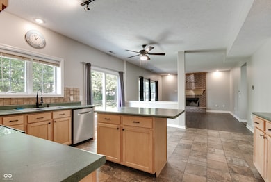 12230 Cobblestone Dr, Fishers, IN 46037 - photo 3