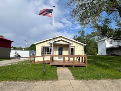 117 N Vermilion St, Potomac, IL 61865 - photo 2