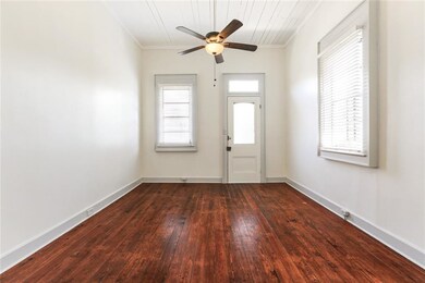 816 front living area