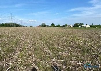 9100 Prov Neap Swan Rd, Grand Rapids, OH 43522 - photo 2