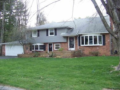 4 Hemlock Ln, Schenectady, NY 12302 - photo 2