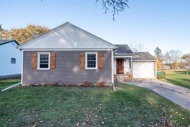 112 N Park Ln, Le Sueur, MN 56058 - photo 2