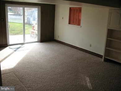 8221 Glen Rd, Parkville, MD 21234 - photo 6