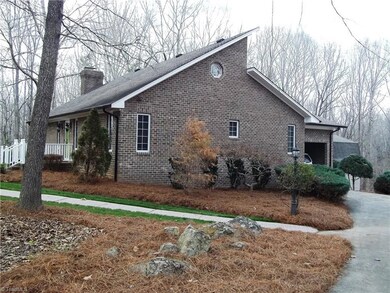 919 Stonecrest Ct, Asheboro, NC 27205 - photo 3