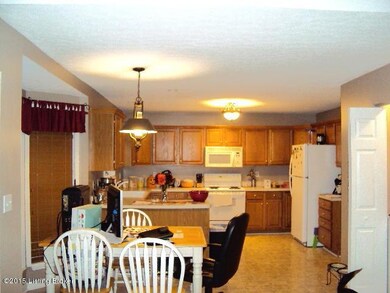 8016 Schroering Dr, Louisville, KY 40291 - photo 4