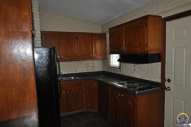 908 SW 31st Terrace, Topeka, KS 66611 - photo 4