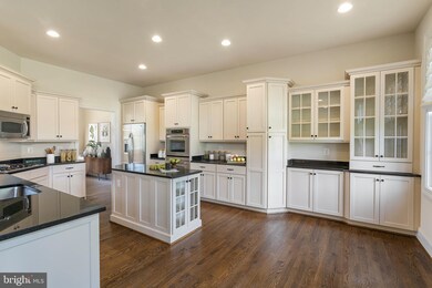 10649 Yorktown Dr, Fairfax, VA 22030 - photo 7