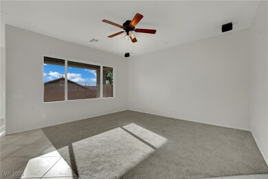 Unfurnished room featuring a ceiling fan, light ca