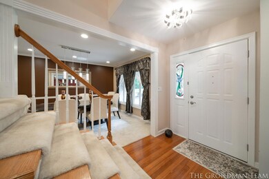 6-web-or-mls-2041-76th-st-se