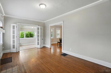 3933 Vine St, Cincinnati, OH 45217 - photo 5