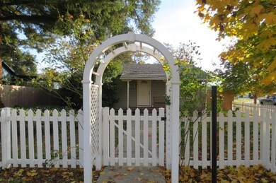 1725 SW J St, Grants Pass, OR 97526 - photo 2