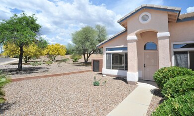 Common area to north - only 1 neighbor!
