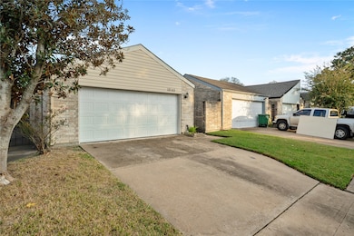 12143 Stone West Dr, Houston, TX 77035 - photo 3