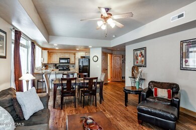 4_Great-Room_1800x1200_3829493