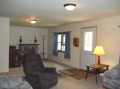 201 Sycamore St W, Three Oaks, MI 49128 - photo 3
