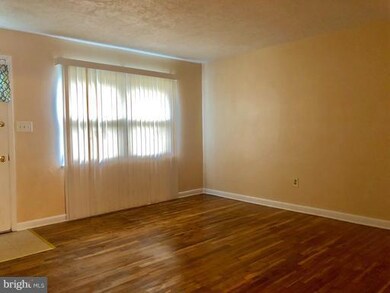 4889 Melbourne Rd, Baltimore, MD 21229 - photo 3