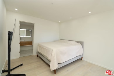 Barcelona Towers unit 310, Los Angeles, CA 90005 - photo 4
