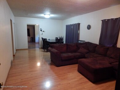 28 3rd St W Taylor 6