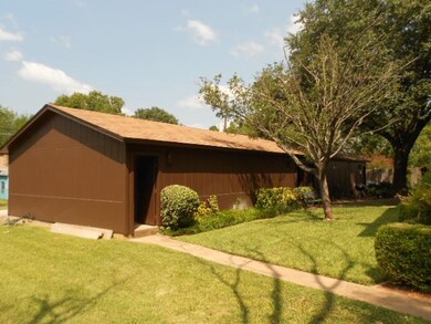 107 Frederick Rd, Fredericksburg, TX 78624 - photo 5