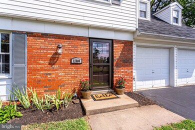 12800 Melvue Ct, Fairfax, VA 22033 - photo 3