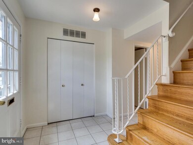 2302 Wheystone Ct, Vienna, VA 22182 - photo 4