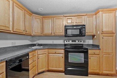 74 Green Briar Rd unit 81, Fitchburg, MA 01420 - photo 4