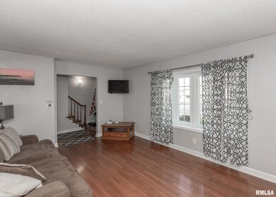 2335 E 31st St, Davenport, IA 52807 - photo 2