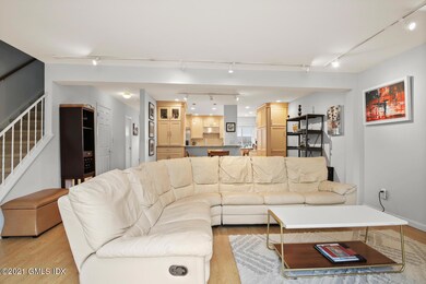 3 Whiffletree Way Riverside CT-large-007