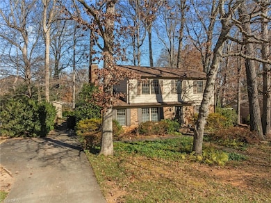 1602 Alderman Dr, Greensboro, NC 27408 - photo 2