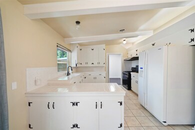 819 Rainy River Dr, Houston, TX 77088 - photo 4