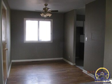 2743 SW James St, Topeka, KS 66614 - photo 5