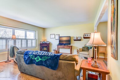 004_Living Room