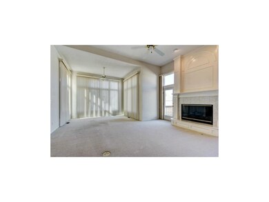 Great room with floor outlet! Perfectly designed f