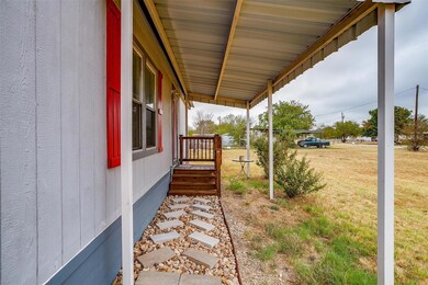 5212 Misty Hollow Dr, Joshua, TX 76058 - photo 4