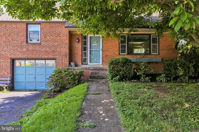 209 W 39th St, Reading, PA 19606 - photo 2